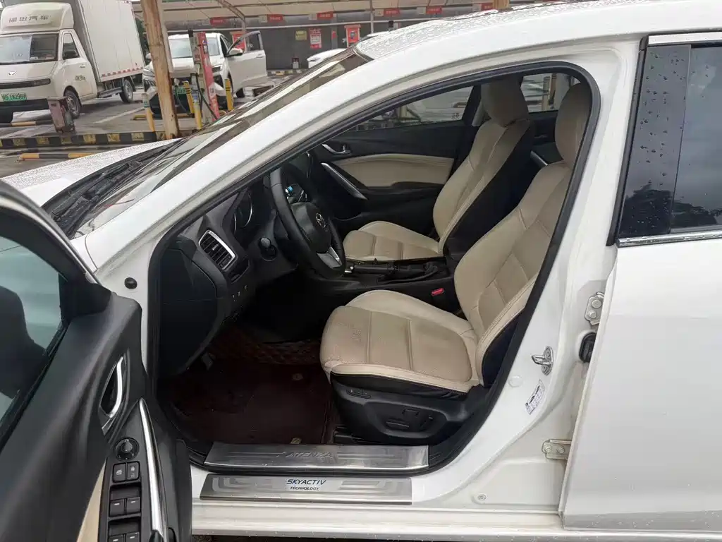 Mazda Atenza 2014 2.0L Luxury