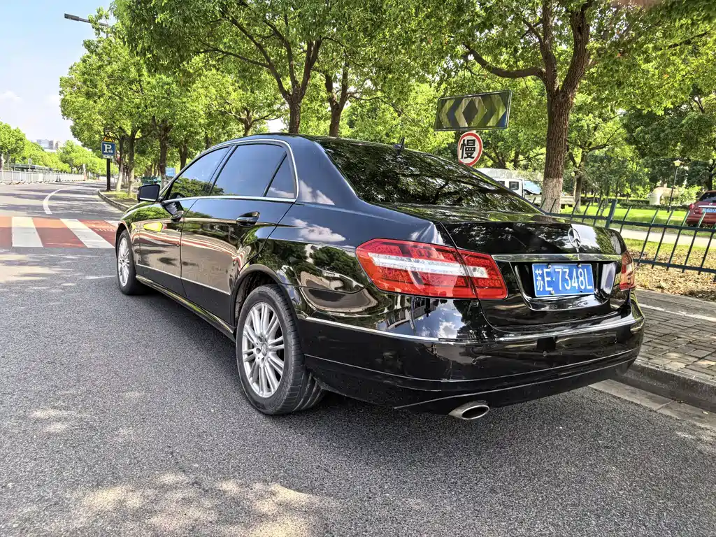 Mercedes-Benz E-Class — миниатюра 6
