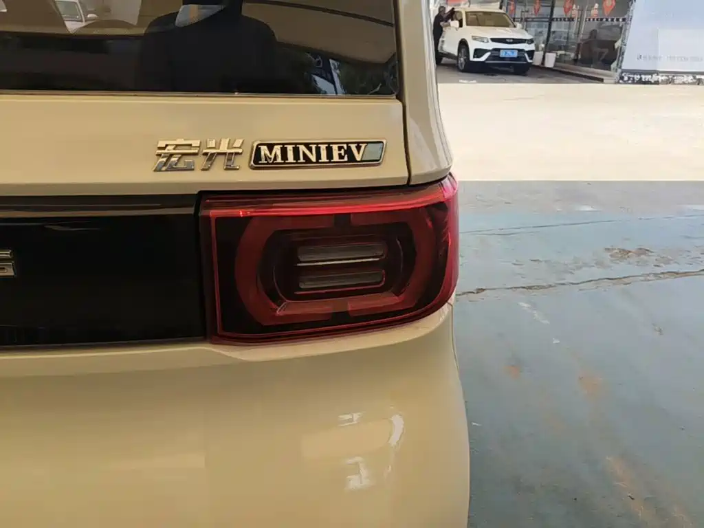 Wuling MINIEV — миниатюра 8