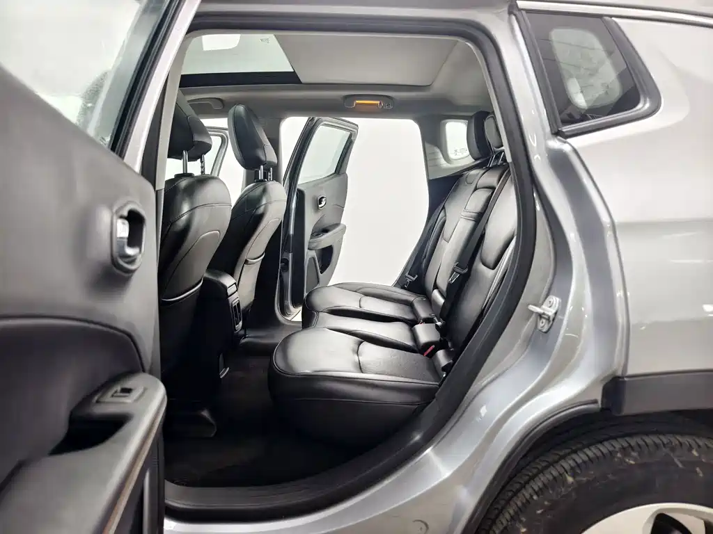 Jeep Compass — миниатюра 13