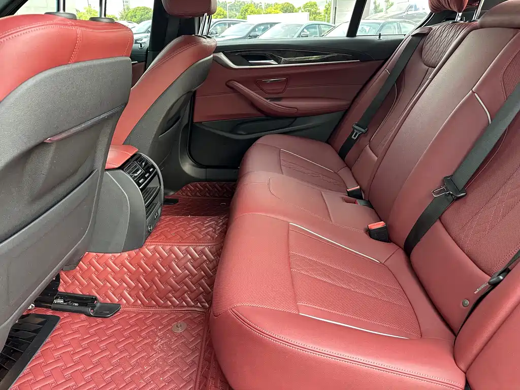 BMW 5 Series — миниатюра 18