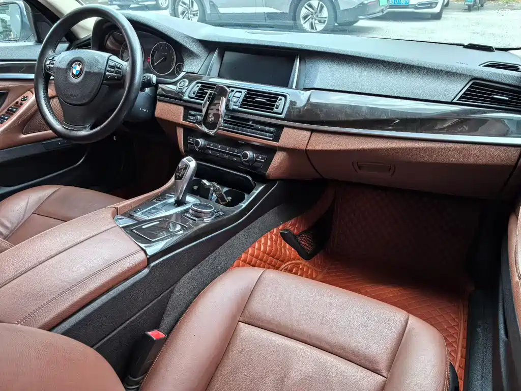 BMW 5 Series — миниатюра 5
