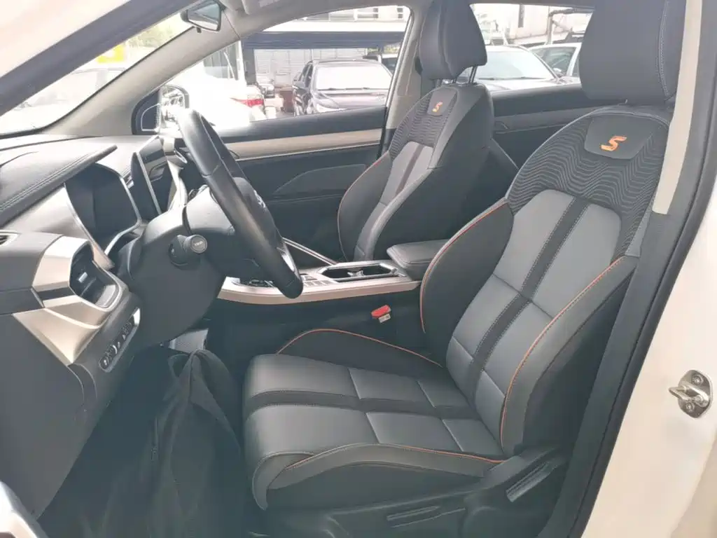 Geely Binyue — миниатюра 15