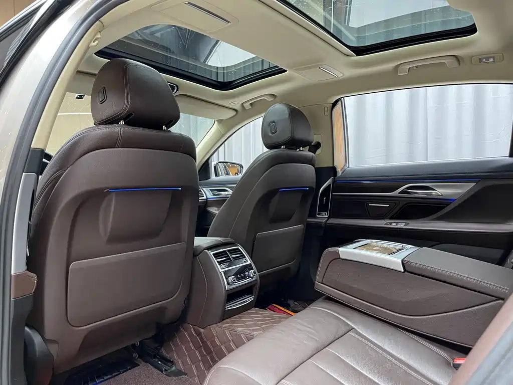 BMW 7 Series 7 2016 730Li Lead