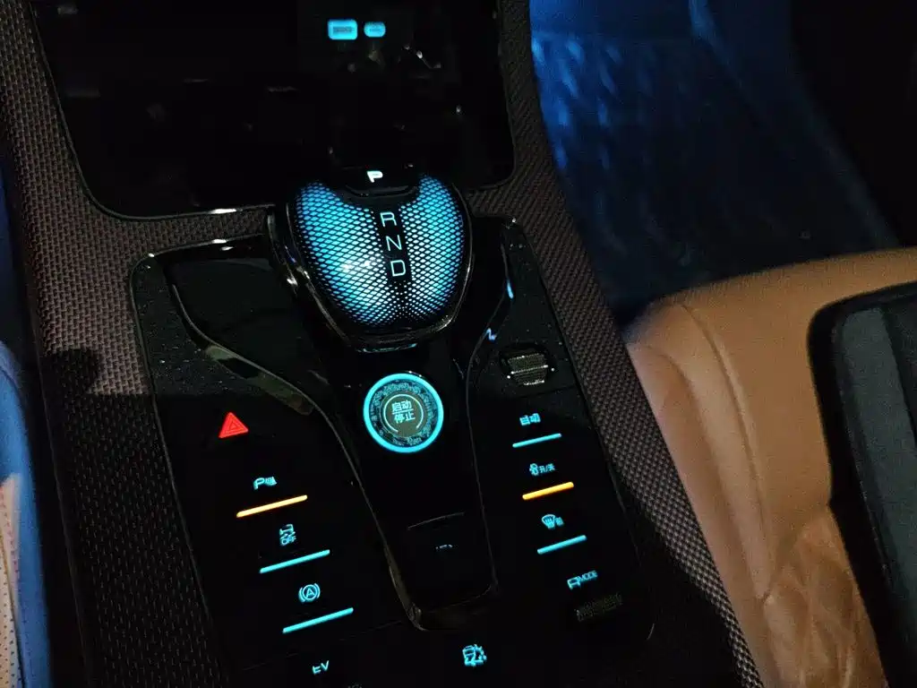 BYD Han — миниатюра 7