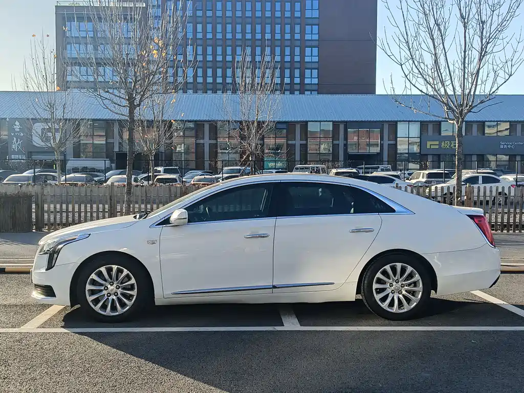 CADILLAC XTS