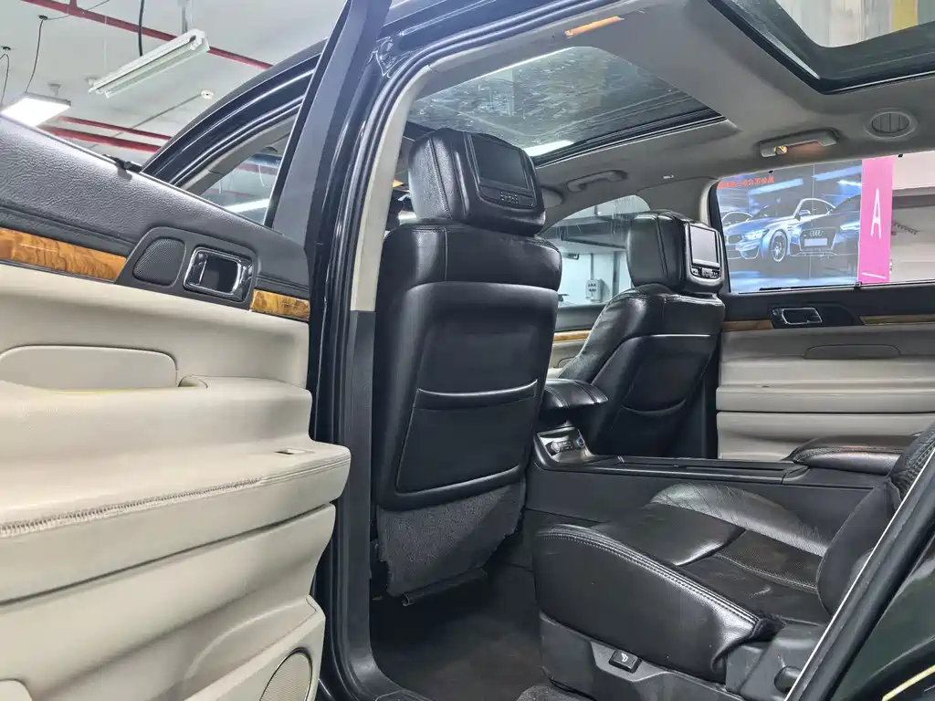 Lincoln MKT — миниатюра 6