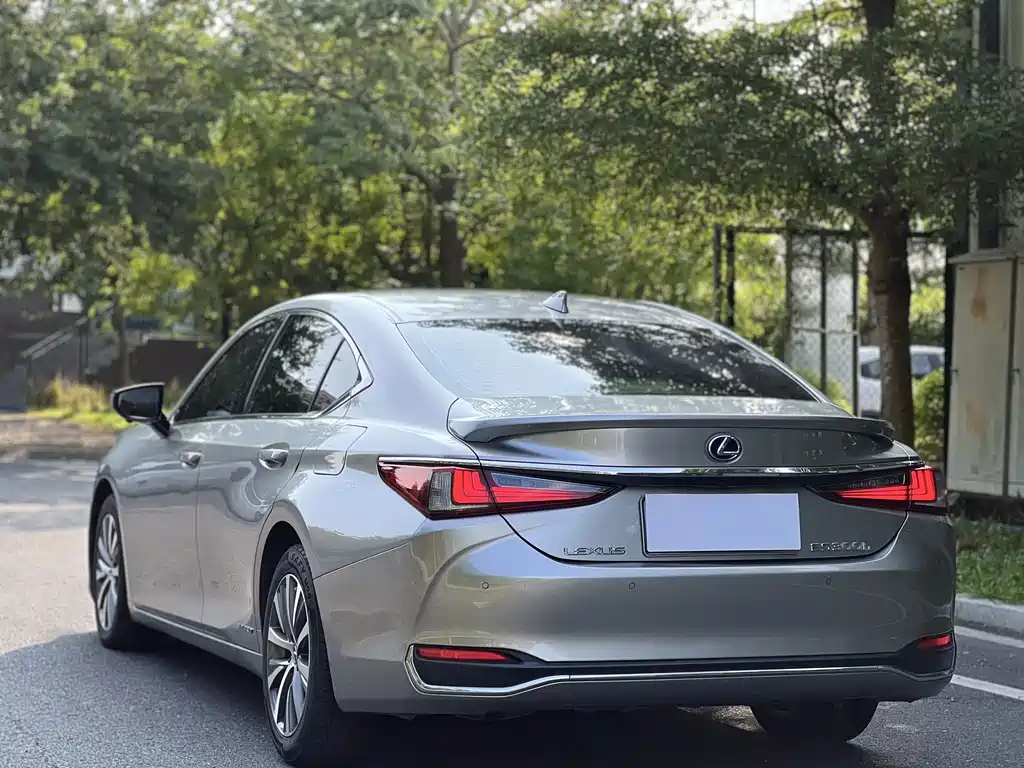 Lexus ES — миниатюра 15