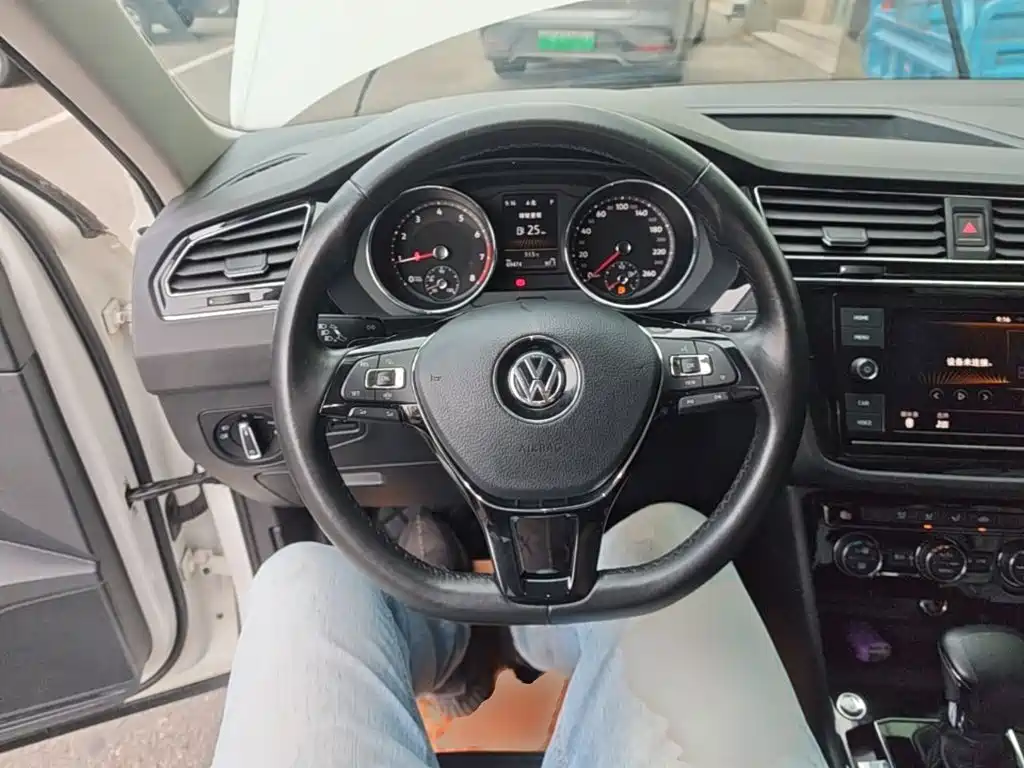 Volkswagen Tiguan L — миниатюра 11