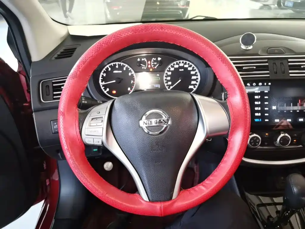 Nissan Tiida — миниатюра 11