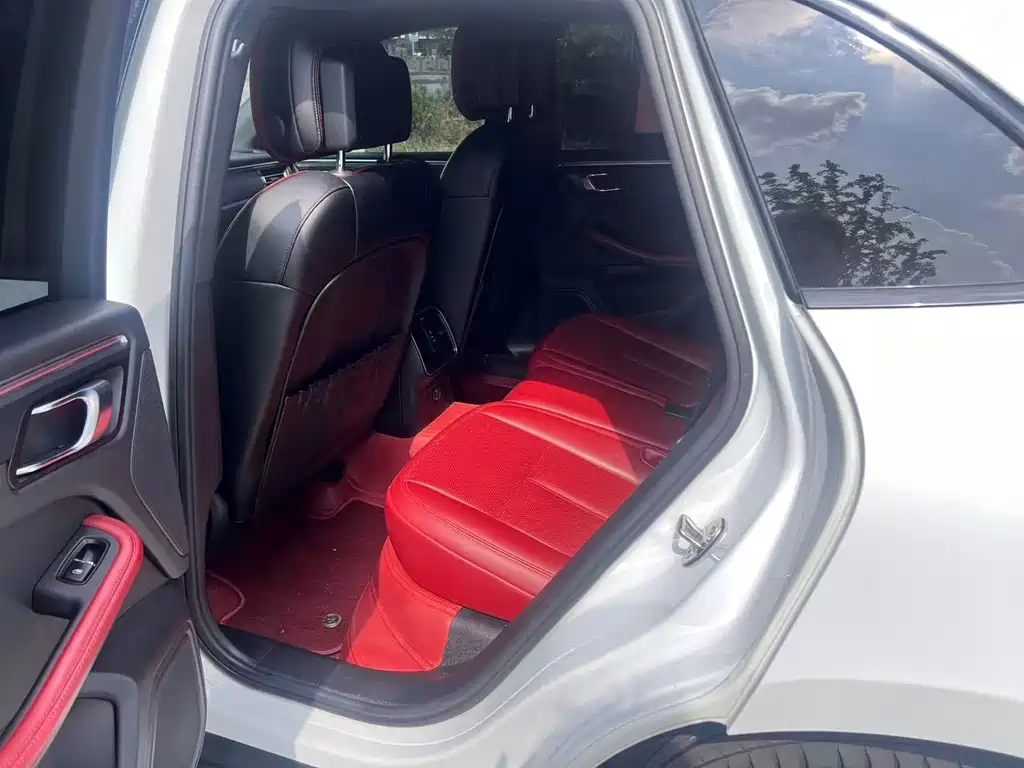 Porsche Macan — миниатюра 16