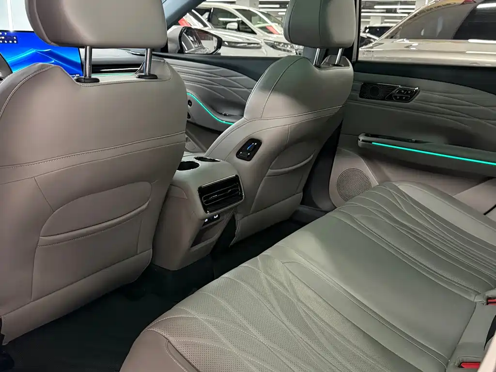 Geely Galaxy Galaxy 8 8 2025 130km EM-i Premium