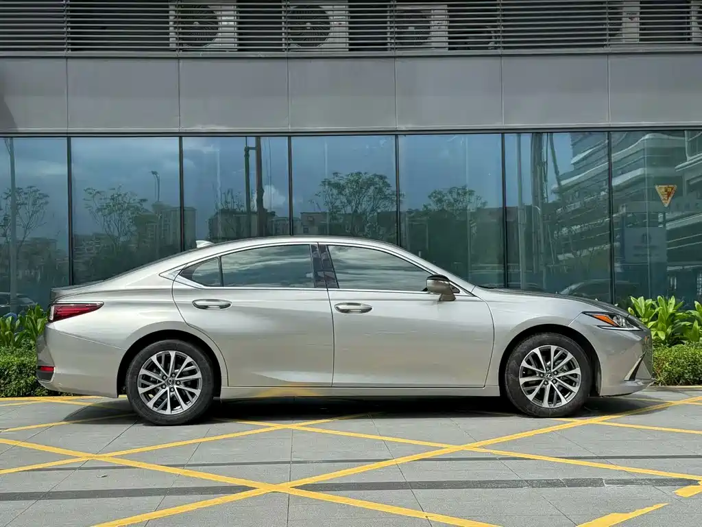 Lexus ES — миниатюра 3
