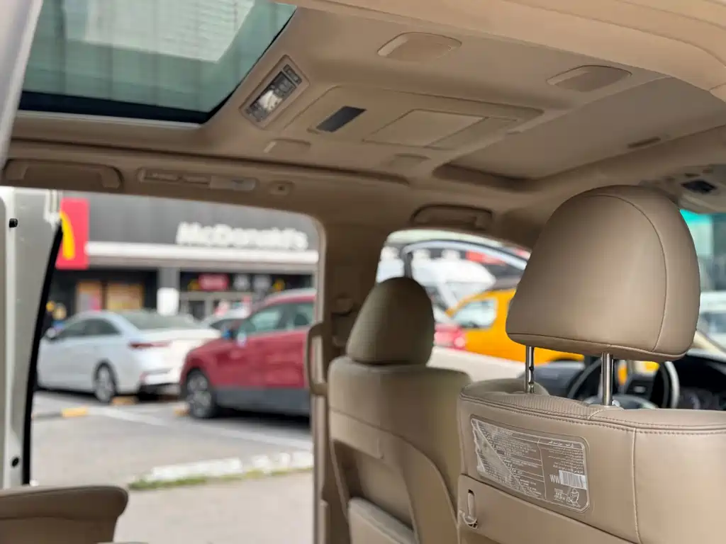 Toyota Alphard — миниатюра 15