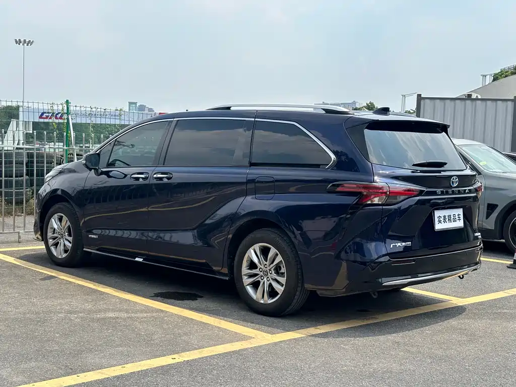 Toyota Sienna — миниатюра 4