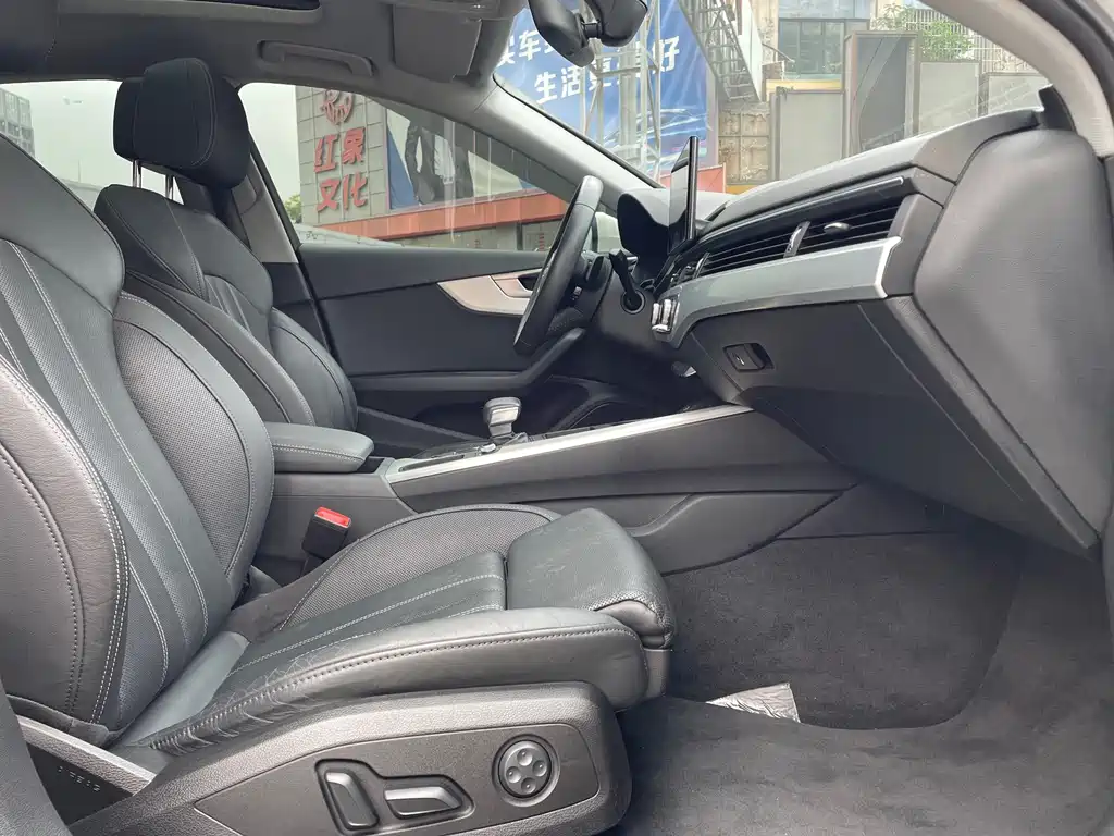 Audi A4L — миниатюра 12