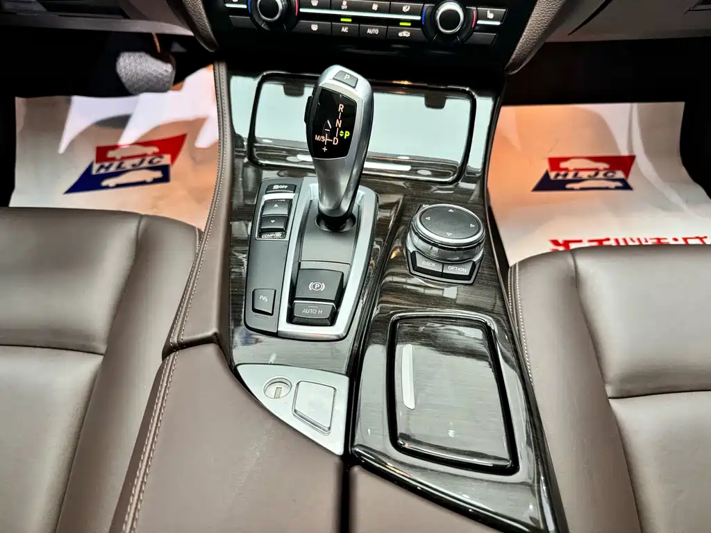 BMW 5 Series — миниатюра 12