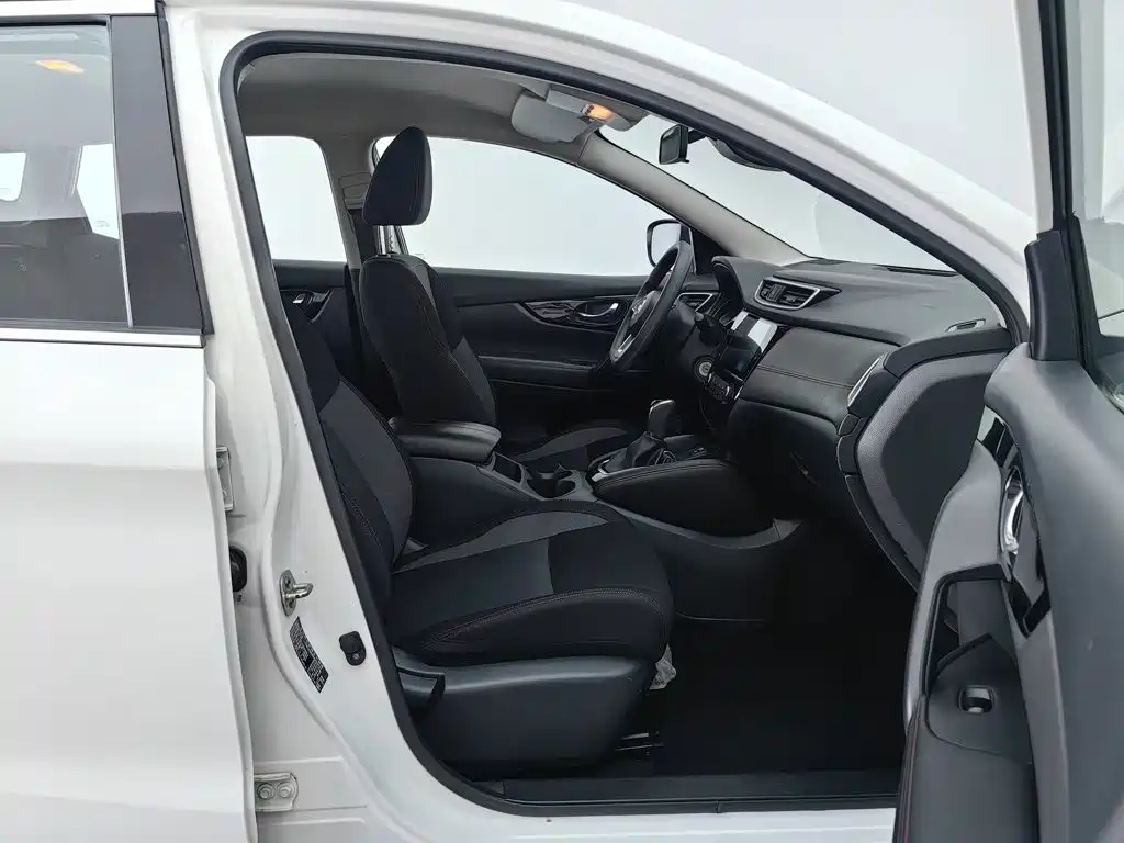Nissan Qashqai — миниатюра 23