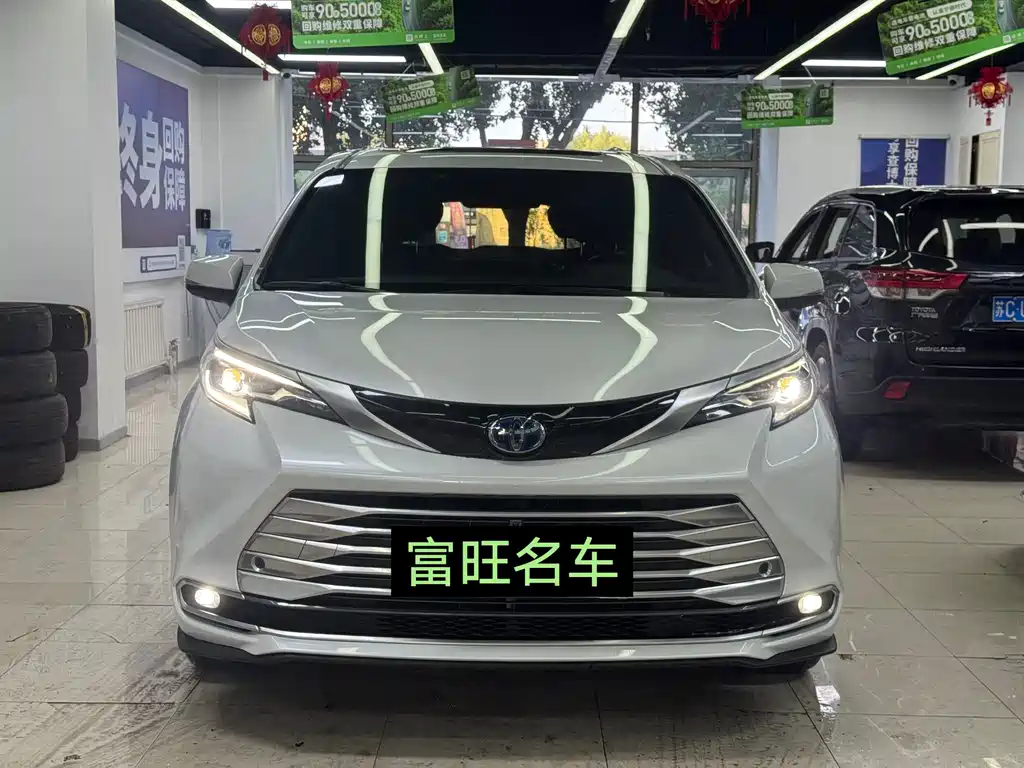 Toyota Sienna — миниатюра 2