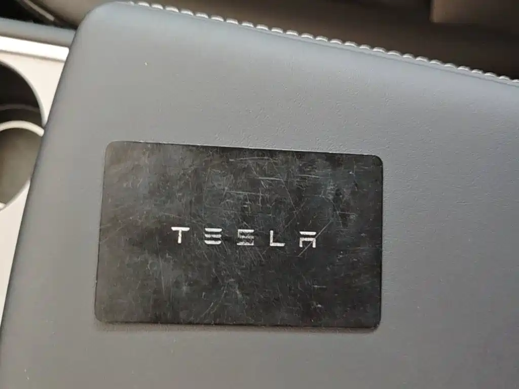 Tesla Model Y — миниатюра 9