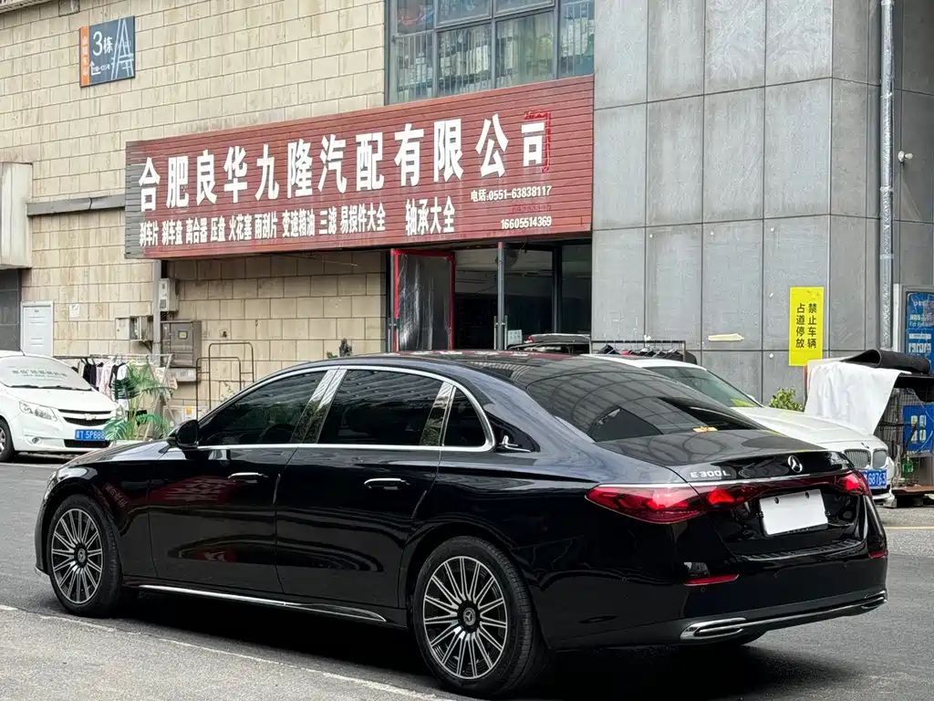 Mercedes-Benz E-Class — миниатюра 6