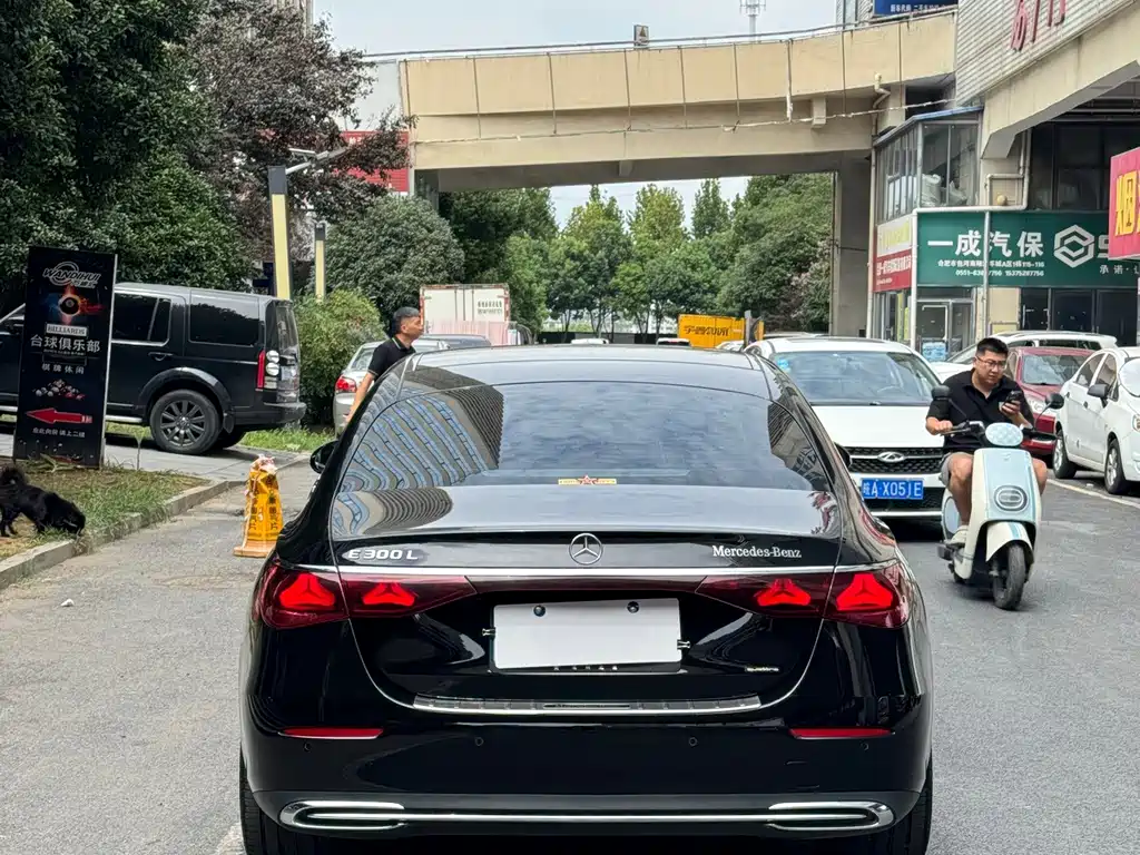 Mercedes-Benz E-Class — миниатюра 5