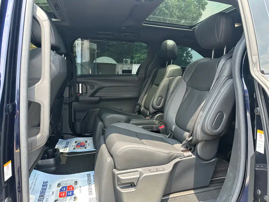Toyota Sienna — миниатюра 7