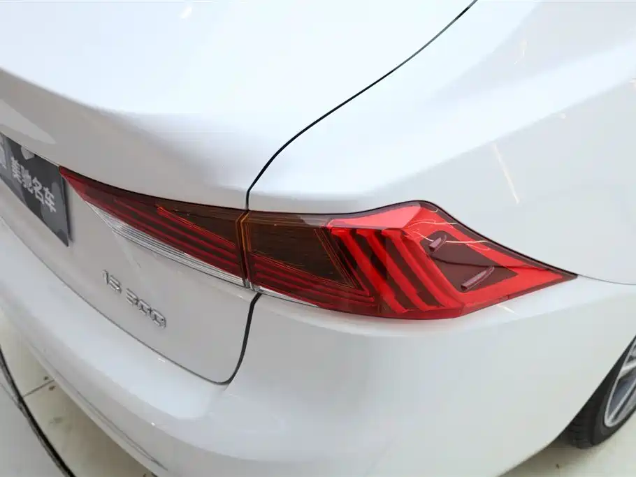 Lexus IS 2017 300