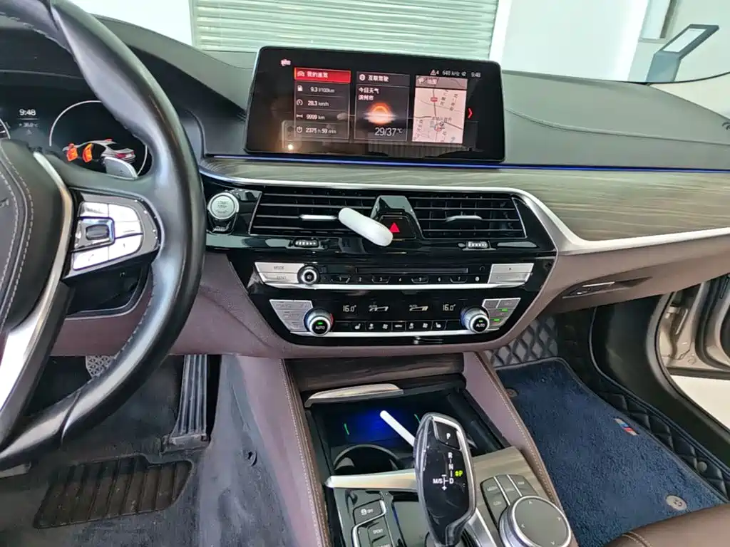 BMW 5 Series — миниатюра 13