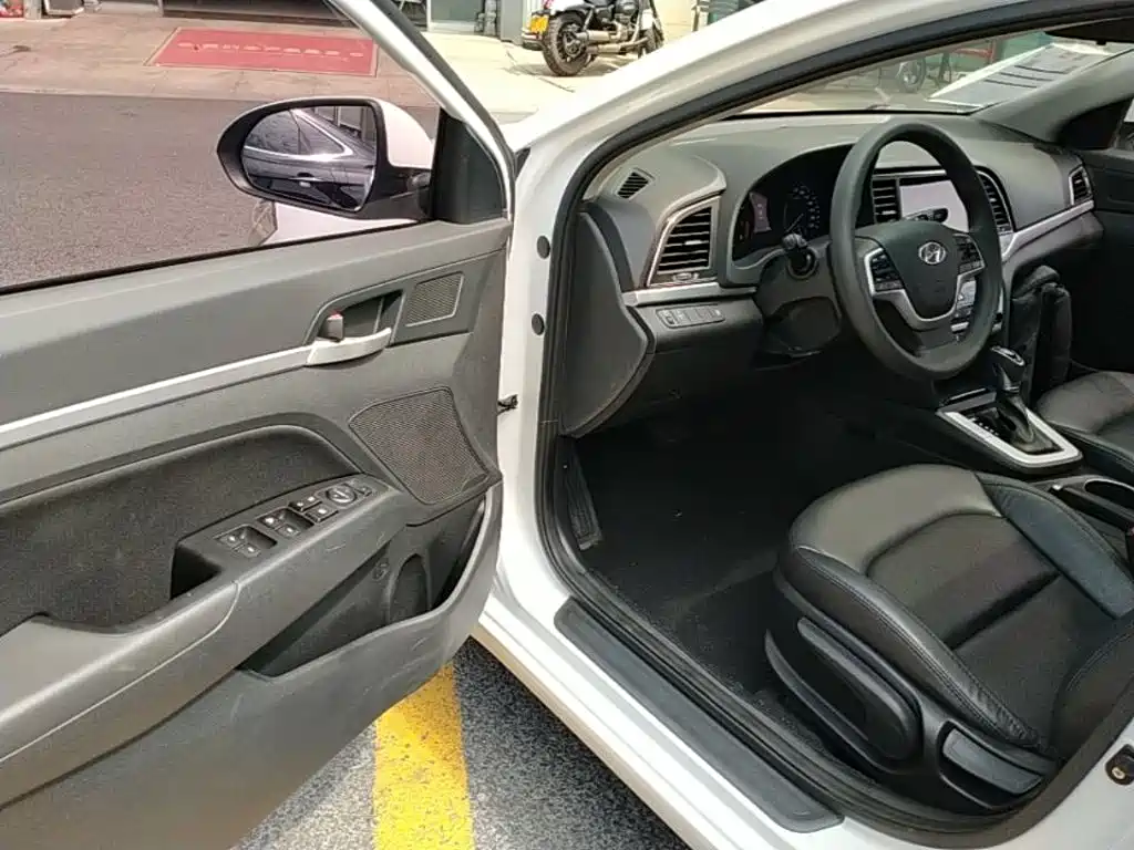 Hyundai Elantra — миниатюра 16