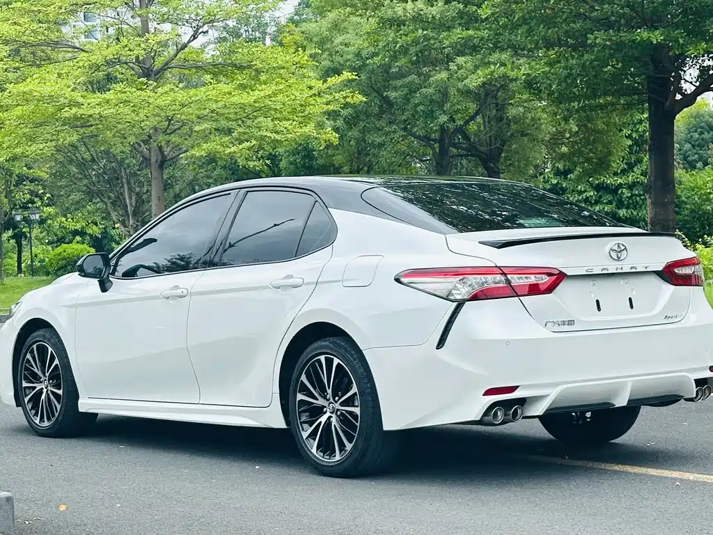 Toyota Camry — миниатюра 7