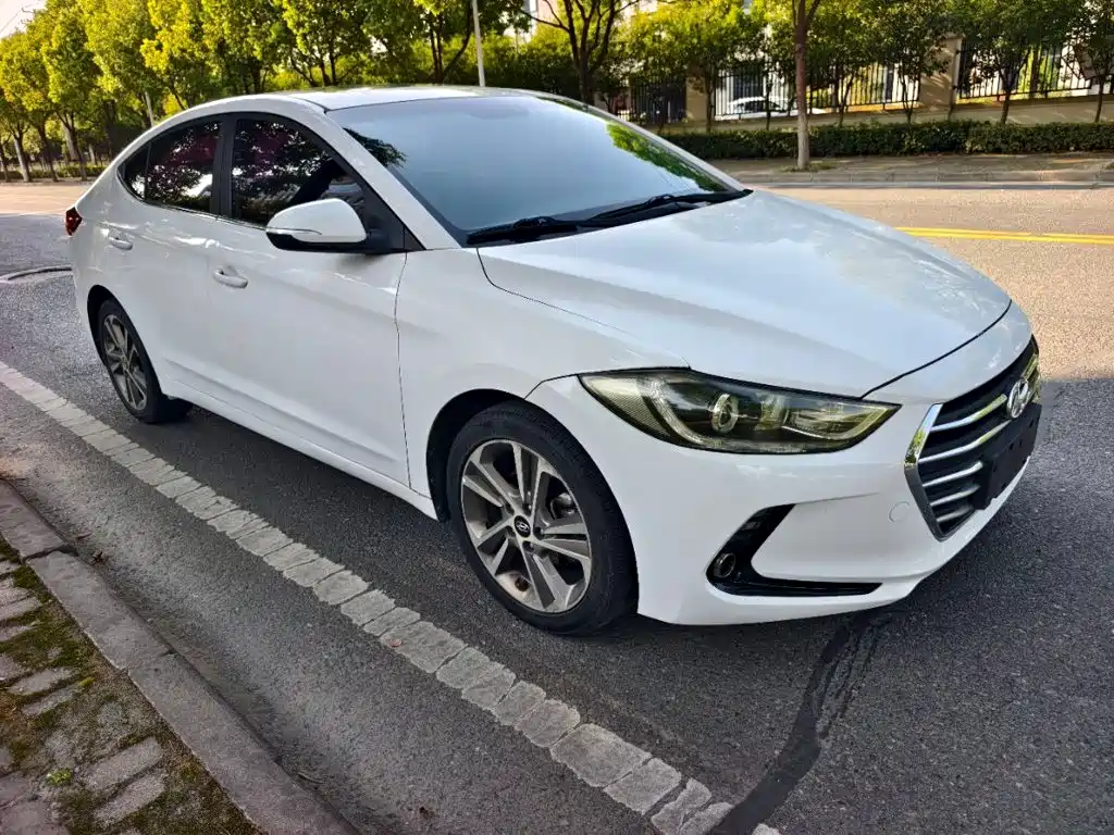 Hyundai Elantra — миниатюра 3