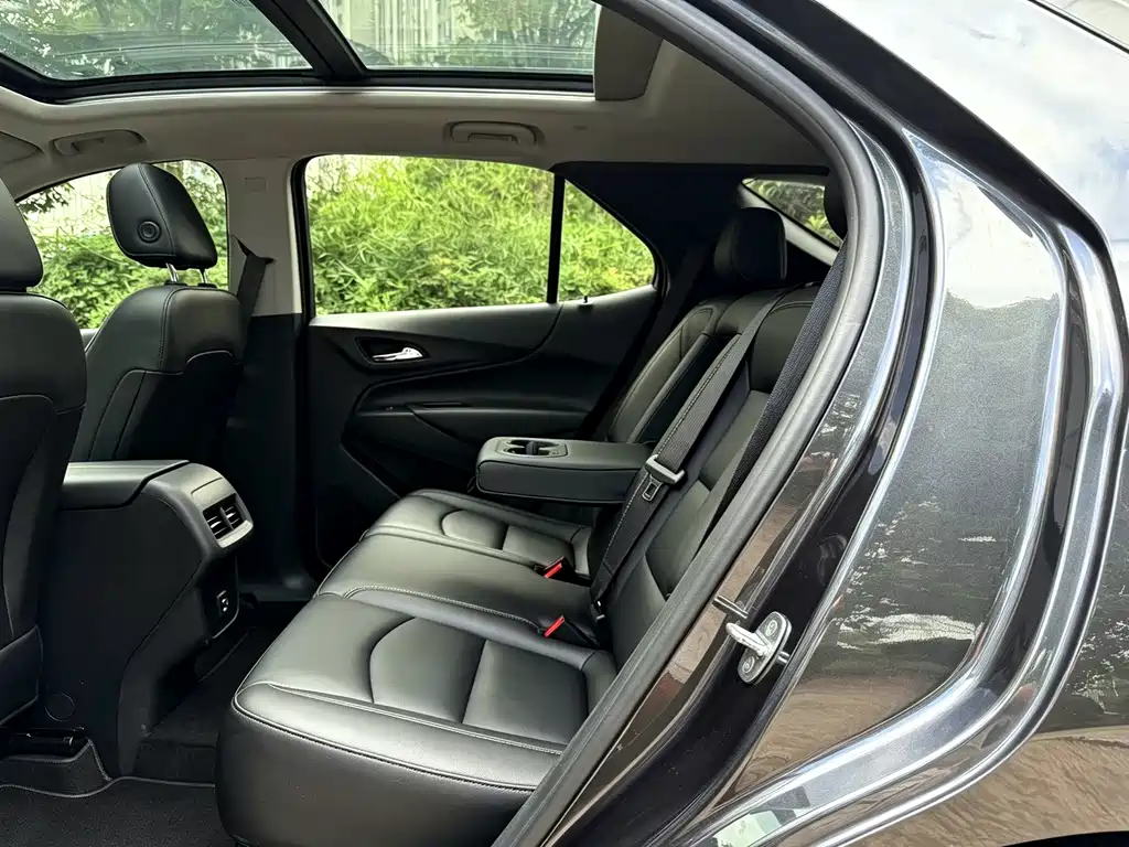 Chevrolet Equinox — миниатюра 12