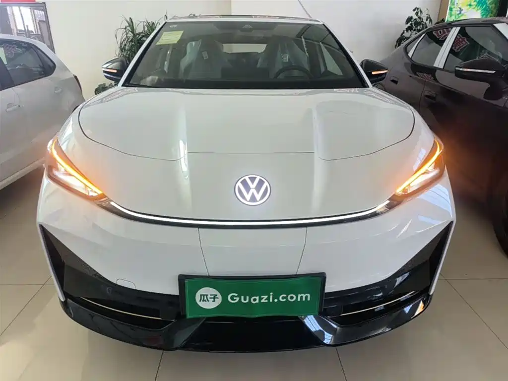 Volkswagen 06 2025 Pure