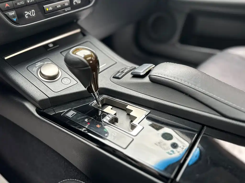 Lexus ES — миниатюра 20