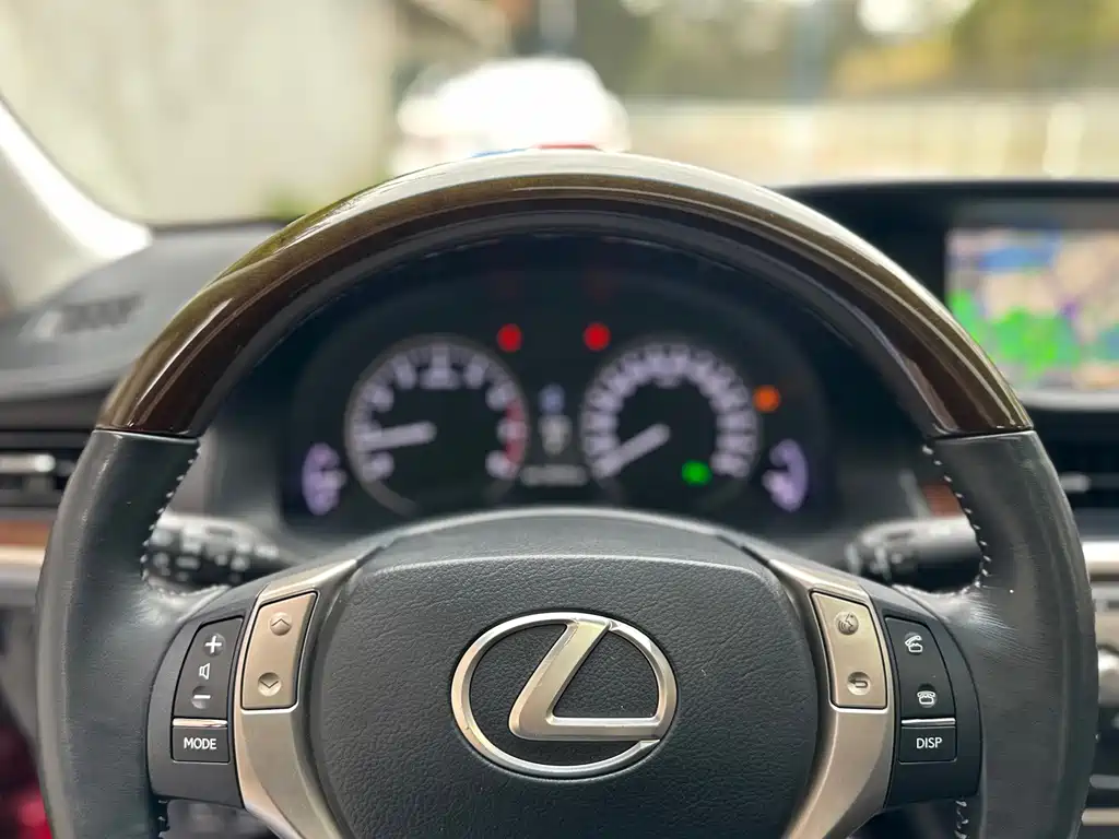 Lexus ES — миниатюра 23