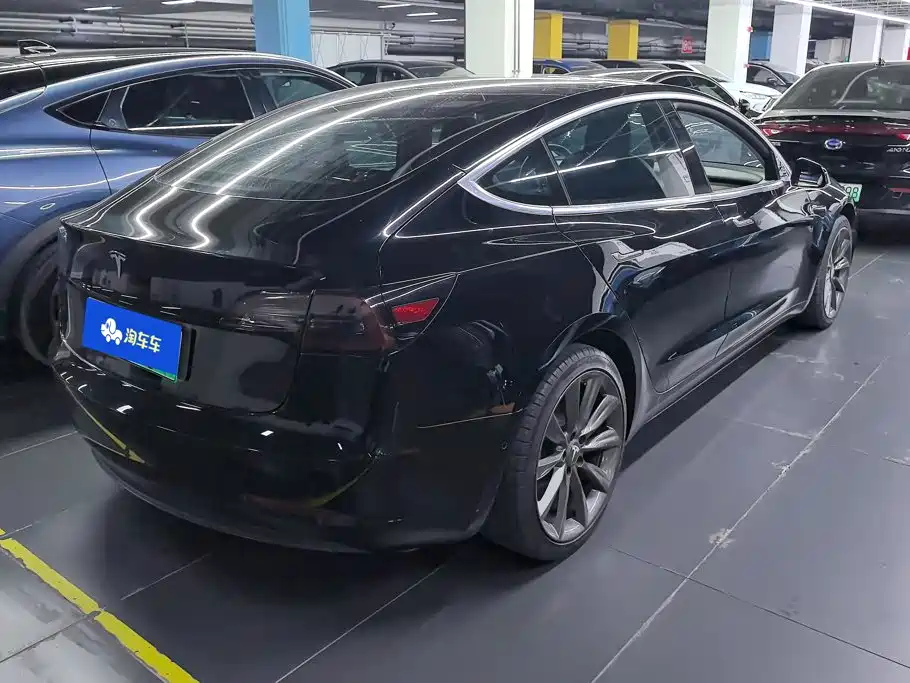Tesla Model 3 — миниатюра 3