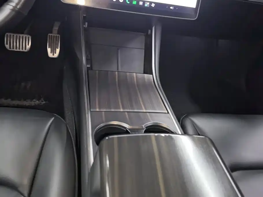 Tesla Model 3 — миниатюра 16