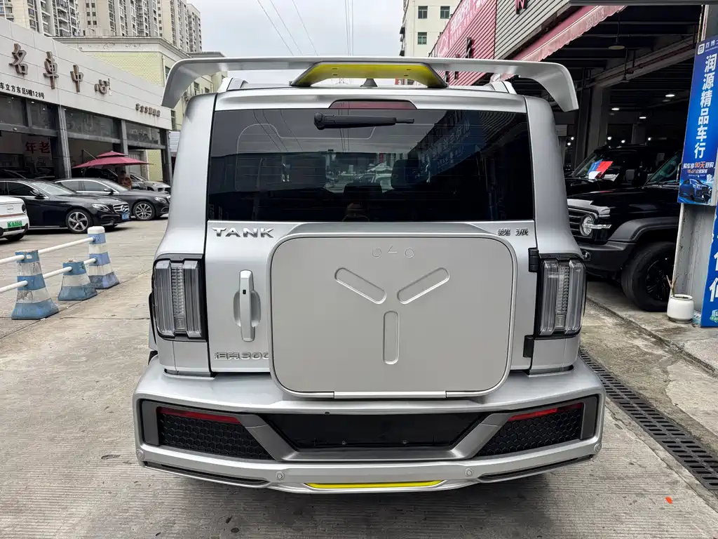 TANK CO CREATION TANK 300