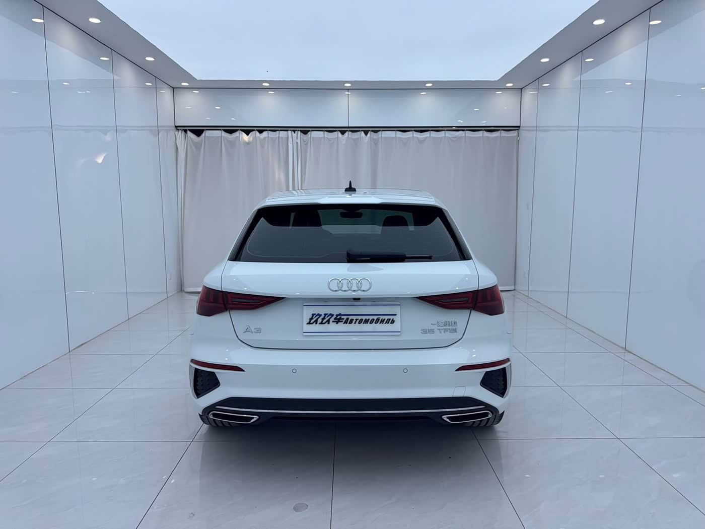 Audi A3 1.4 л 2023 г. Белый, пробег 12000 км