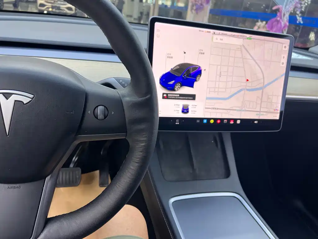 Tesla Model Y — миниатюра 11