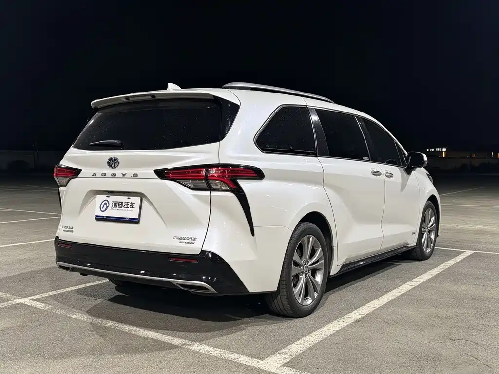 Toyota Sienna — миниатюра 5