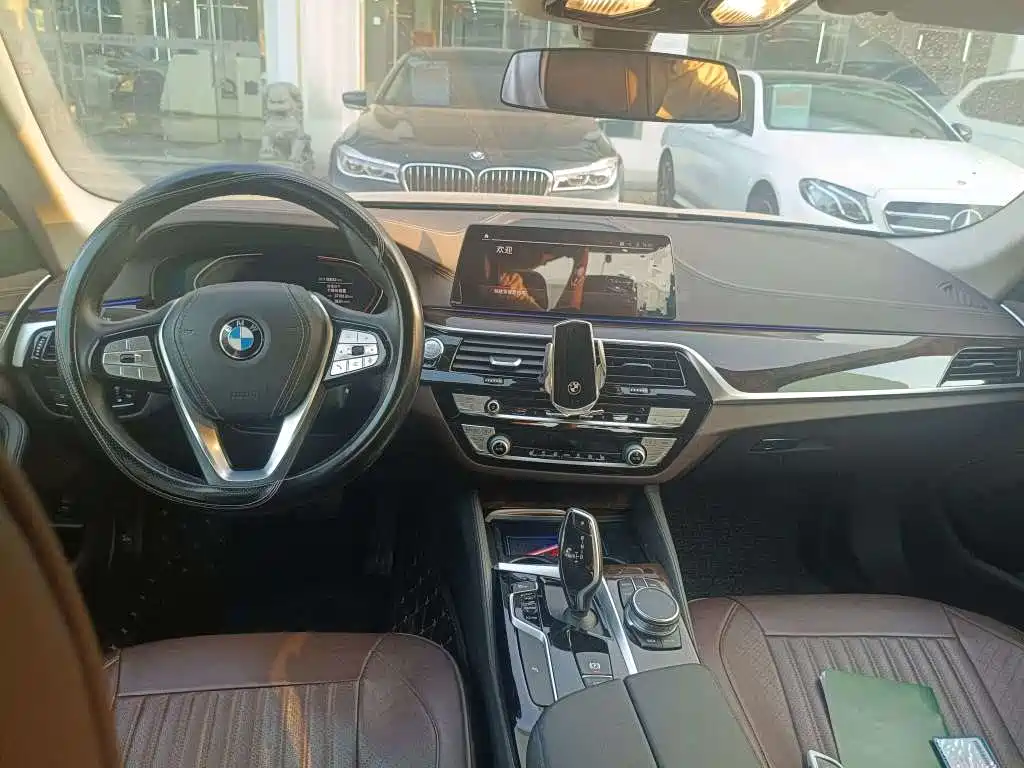 BMW 5 Series — миниатюра 8