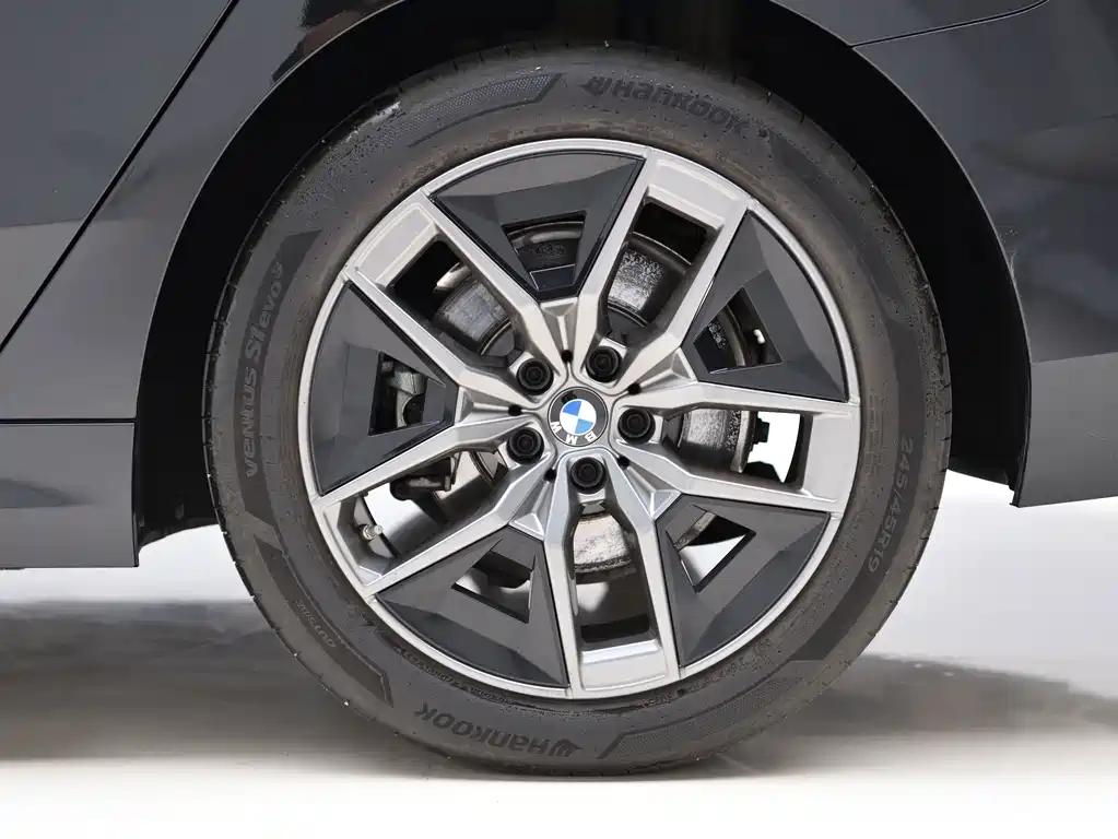 BMW 5 Series — миниатюра 27