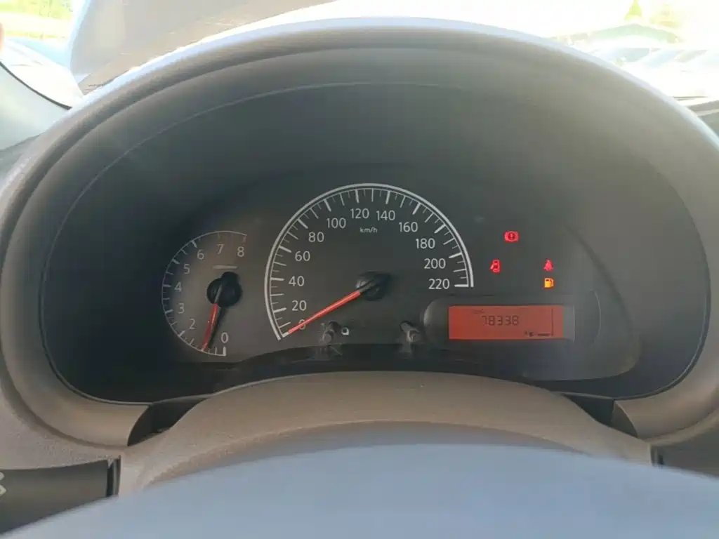 Nissan Sunny — миниатюра 12