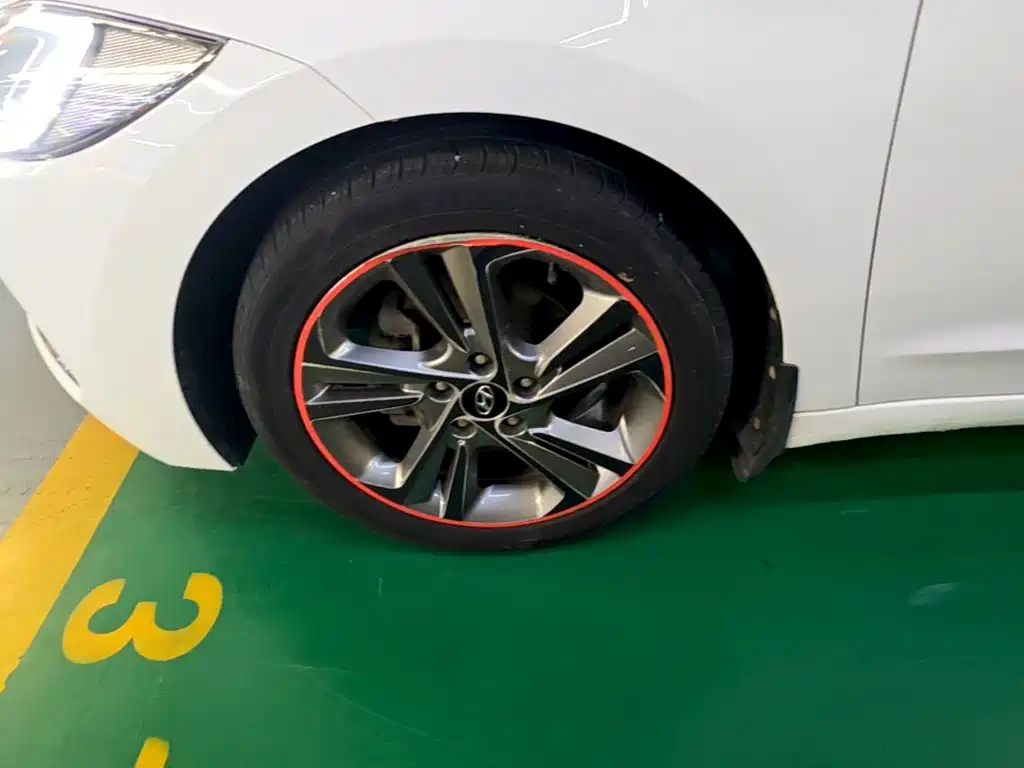 Hyundai Elantra — миниатюра 23