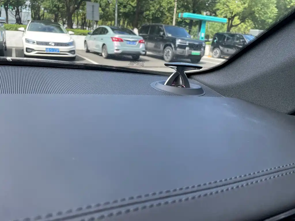 Audi A6L — миниатюра 10