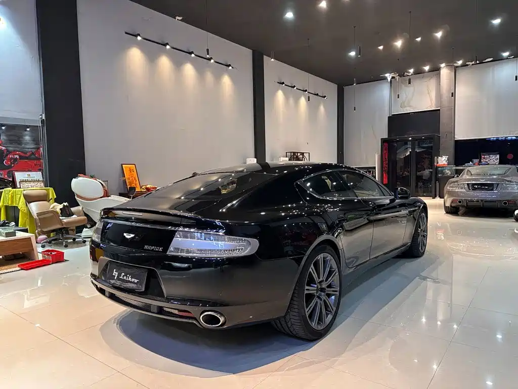 Aston Martin Rapide — миниатюра 7