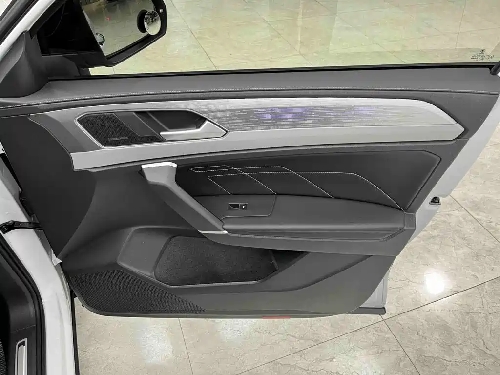 Volkswagen X — миниатюра 17