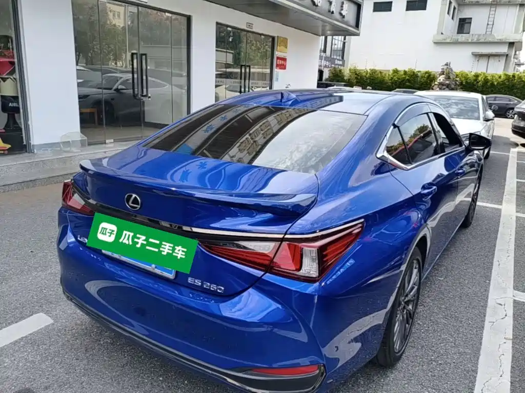 Lexus ES — миниатюра 7